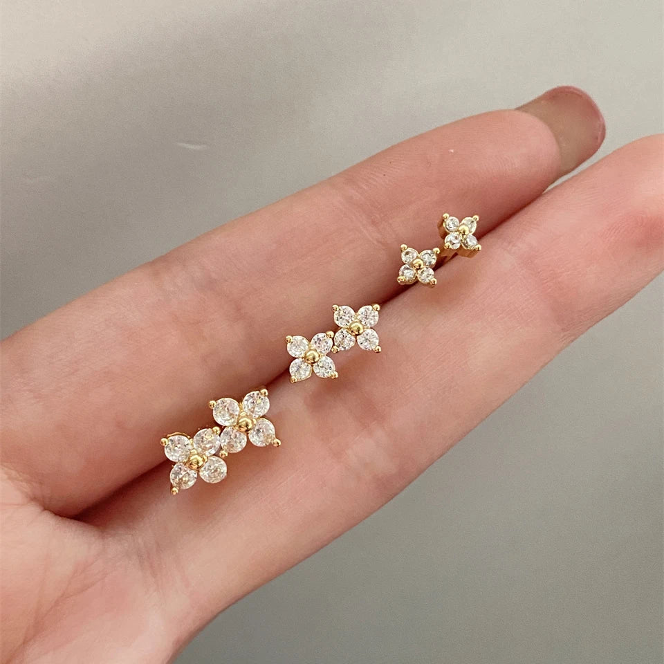 la chic Fashion Small Flower Stud Earrings