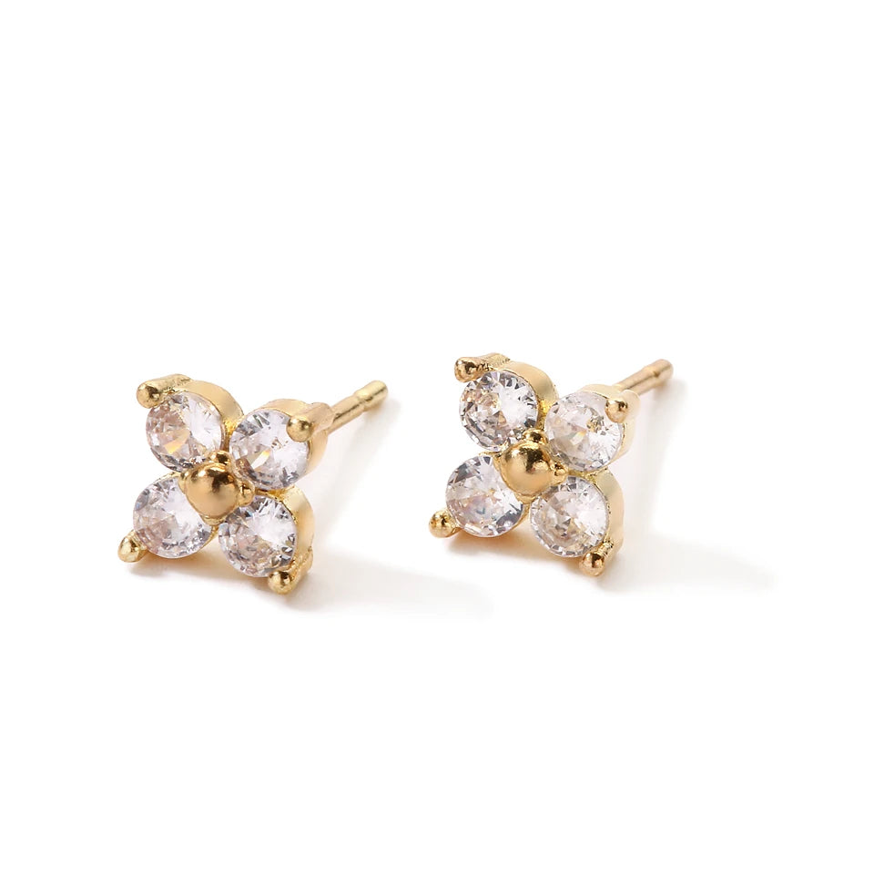 la chic Fashion Small Flower Stud Earrings