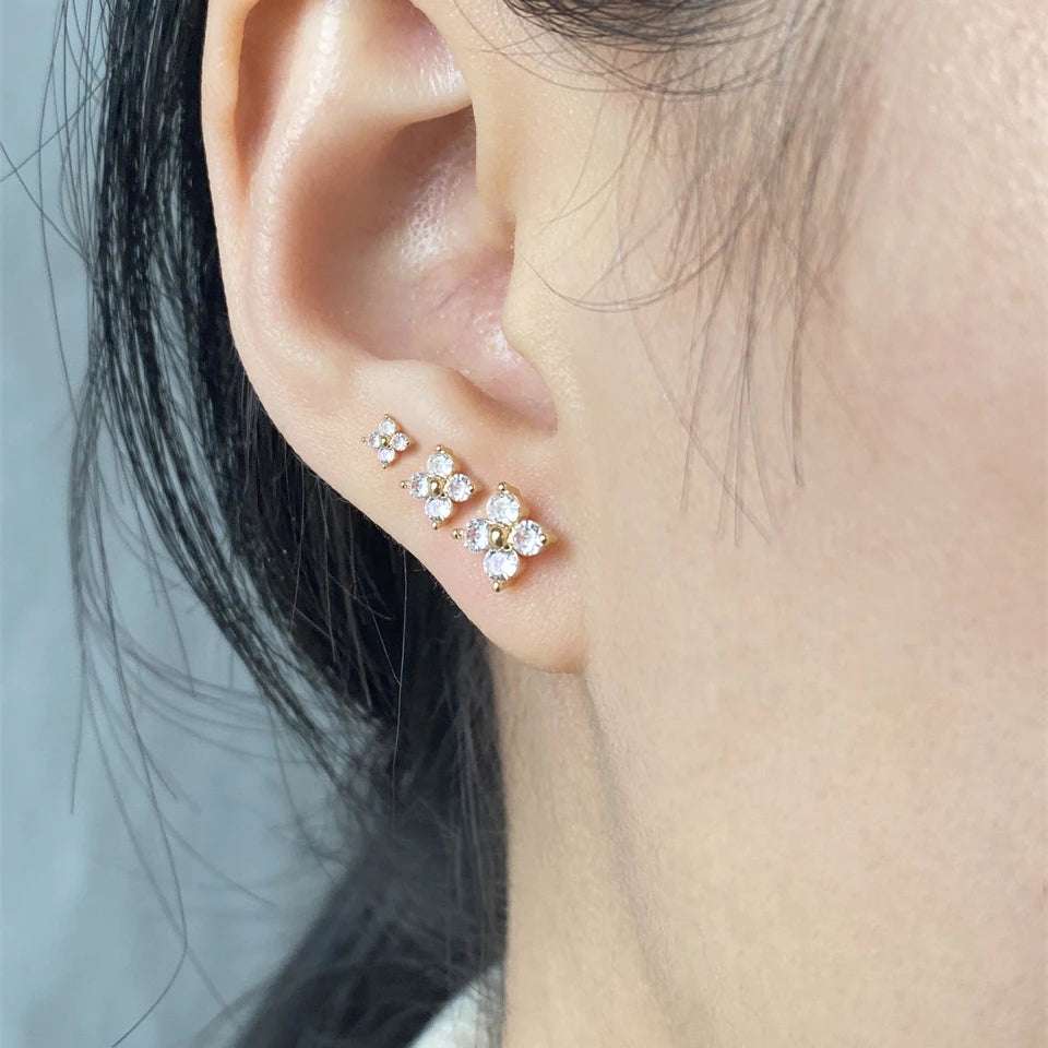 la chic Fashion Small Flower Stud Earrings